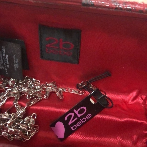 Snake skin studded hard case clutch , with detachable long shoulder chain . - Picture 4 of 5